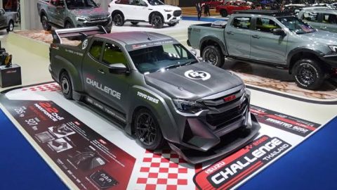 Isuzu ubah D-Max jadi mobil balap dengan performa tinggi. Simak transformasi, spesifikasi, dan tujuan di balik proyek unik ini.