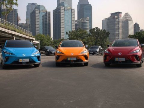 Mudik pakai mobil listrik butuh strategi khusus. Simak tips penting soal jarak tempuh, lokasi SPKLU, dan manajemen baterai agar perjalanan aman dan lancar.