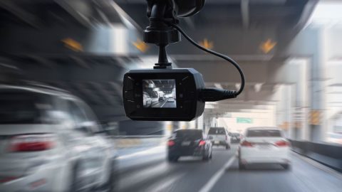 Dashcam jadi perangkat penting saat mudik Lebaran. Simak alasan kenapa kamera dashboard bisa melindungi Anda dari kecelakaan hingga kejahatan di jalan.