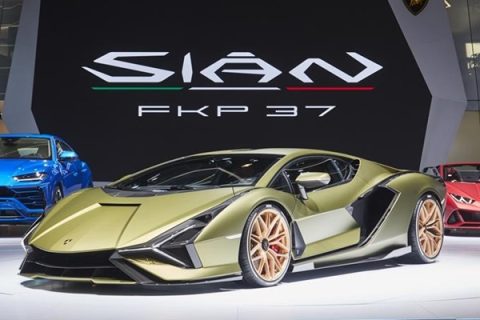 Lamborghini siapkan mobil listrik baru tahun ini. Supercar futuristis ini hadir dengan desain ikonik, performa ekstrem, dan teknologi canggih, siap mengguncang pasar mobil listrik.