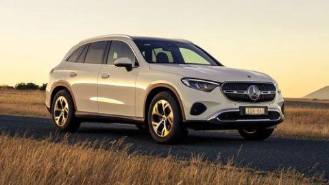 Mercedes-Benz merilis GLC200 Avantgarde Edition, SUV mewah dengan harga lebih kompetitif. Simak desain, fitur premium, dan performa mesin yang tetap bertenaga.