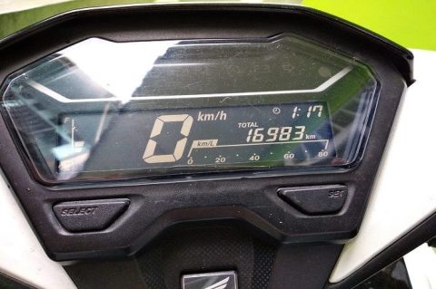 Speedometer Honda Vario blank saat kontak ON? Simak penyebab lengkap, cara mengatasi, dan tips pencegahannya di sini.