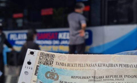 Kini bayar pajak kendaraan bukan atas nama sendiri bisa dilakukan secara online. Simak langkah-langkah mudah dan tips praktis agar aman dan cepat.
