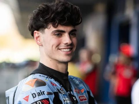Fermin Aldeguer resmi gabung pusat rehabilitasi milik Cristiano Ronaldo. Simak strategi comeback sang rider Gresini Racing usai cedera parah.