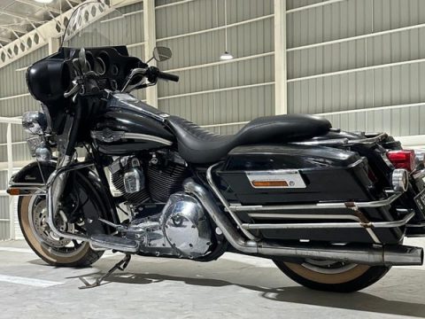 Motor gede Harley Davidson dilelang mulai Rp 70 jutaan dalam kondisi masih mulus. Simak fakta menarik, risiko, dan tips sebelum ikut lelang.