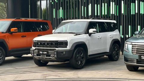 Jetour T2 PHEV siap meluncur tahun ini dan dirakit lokal di Indonesia. Simak strategi, keunggulan, dan peluangnya di pasar SUV elektrifikasi.