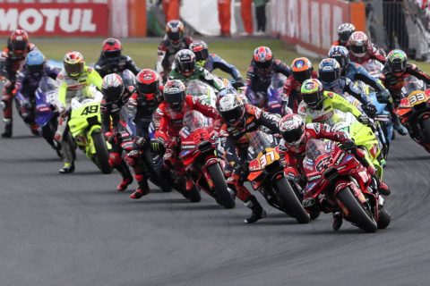 MotoGP 2027 hapus wildcard dan terapkan aturan baru yang lebih ketat. Simak dampak besar bagi pembalap, tim, dan jalannya balapan.