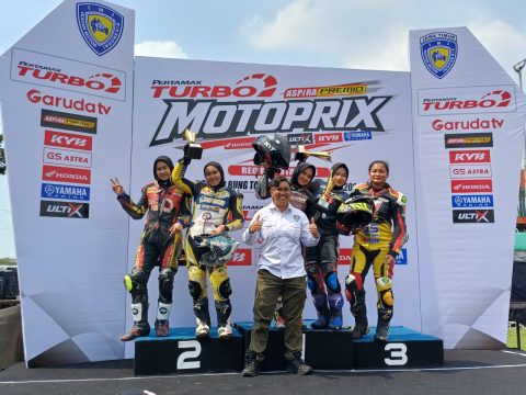 Fisichella KW sukses meraih podium kedua kelas MP6 wanita di Motoprix Surabaya 2026 bersama dukungan Pikoli Oil setelah tampil kompetitif sepanjang balapan.