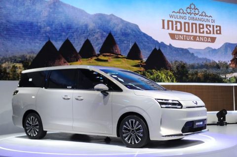 Wuling Cortez Darion EV hadir dengan desain eksterior elegan dan futuristik. MPV listrik ini disebut siap bersaing di segmen mobil keluarga premium modern.