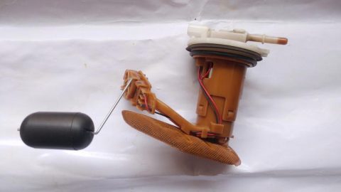 Mau beli motor bekas? Kenali ciri fuel pump mulai rusak agar tidak salah pilih. Simak tanda-tanda fuel pump bermasalah yang wajib diwaspadai.