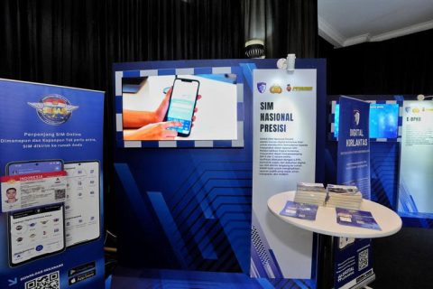 SIM digital mulai dikembangkan sebagai bagian dari modernisasi layanan kepolisian. Simak kapan berlaku, manfaat, dan apakah SIM fisik masih digunakan di Indonesia.
