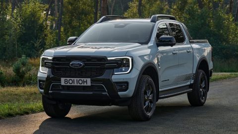 Ford resmi meluncurkan Ranger Hybrid dengan teknologi elektrifikasi yang lebih efisien dibanding versi biasa. Simak perbedaan fitur, performa, dan keunggulan pickup terbaru ini.