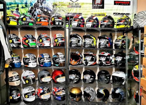 Helm premium sering terasa tidak nyaman karena ukuran tidak pas. Simak solusi resize helm agar lebih pas di kepala tanpa mengurangi keamanan.