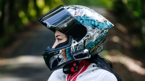 Helm ternyata memiliki masa pakai yang terbatas meski tidak ada tanggal kedaluwarsa resmi. Simak penjelasan dan tanda helm harus segera diganti.