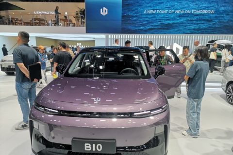 Leapmotor B10 hadir dengan ban belakang lebih tebal. Simak spesifikasi dan alasan desain unik SUV listrik ini yang bikin penasaran.