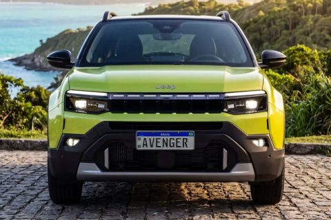 Jeep Avenger 2027 resmi terungkap dengan desain baru dan teknologi canggih. Simak perubahan besar SUV kompak ini dari Jeep untuk pasar masa depan.