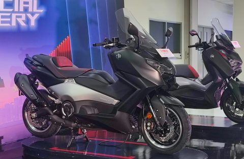 VinFast Rasad mencuri perhatian berkat desain mirip Yamaha TMax dan performa motor listrik yang diklaim mampu melaju hingga 130 km/jam. Simak spesifikasi dan daya tariknya.