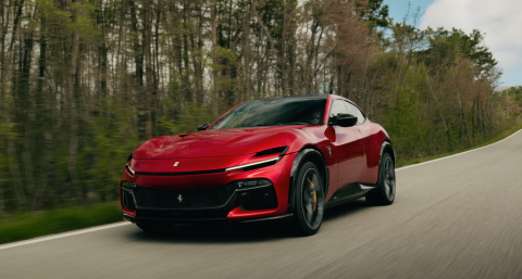 Ferrari Purosangue Handling Speciale hadir dengan suspensi lebih agresif dan handling tajam, menghadirkan sensasi berkendara layaknya mobil sport dalam SUV mewah.