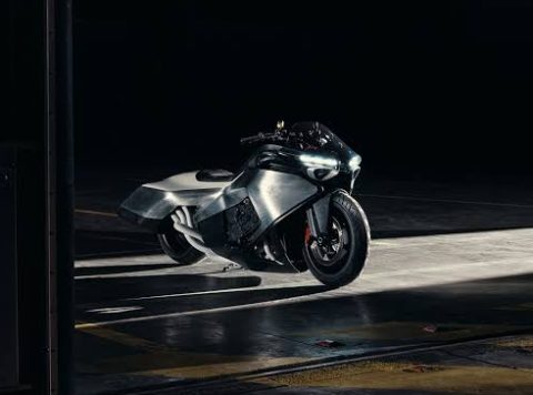 BMW Vision K18 hadir dengan desain futuristik dan mesin 6 silinder bertenaga besar. Motor konsep BMW ini disebut memiliki DNA jet supersonik dan siap mengguncang dunia otomotif.