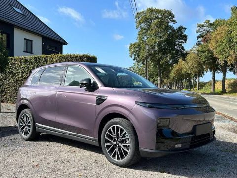 Spyshot Leapmotor B10 memperlihatkan SUV listrik kompak terbaru dari Leapmotor. Desain futuristis ini memicu antusiasme pasar EV global menjelang peluncuran resminya.