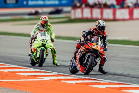 Duel Pedro Acosta vs Fabio Di Giannantonio memanaskan MotoGP Prancis, sementara Jorge Martin membawa Aprilia berjaya di Le Mans dengan kemenangan emosional.