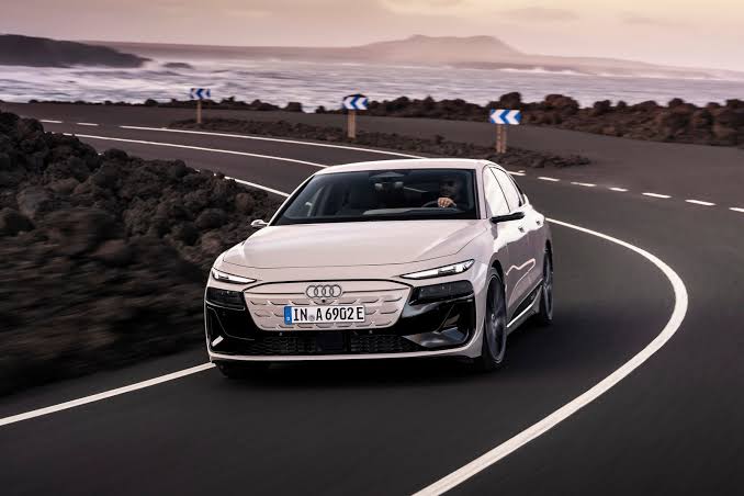 Audi S6 Sportback e-tron 2026 hadir sebagai sedan listrik premium asal Jerman dengan desain futuristis dan performa tinggi untuk menantang dominasi mobil listrik China.