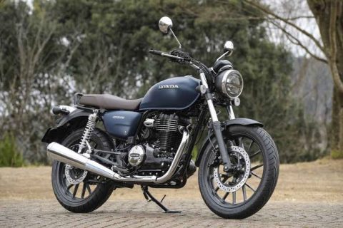 Honda GB350 hadir dengan desain motor klasik bergaya retro modern yang menghadirkan nuansa nostalgia era 80-an dengan sentuhan teknologi masa kini.