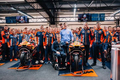 KTM dan Tech3 resmi memperpanjang kerja sama MotoGP hingga era regulasi baru 2027. Langkah ini disebut menjadi strategi besar KTM untuk tetap kompetitif dan menantang dominasi rival di MotoGP.