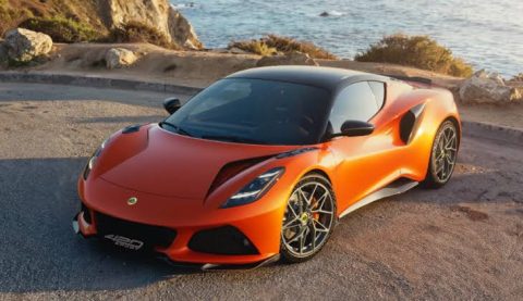 Lotus Emira 420 Sport resmi diluncurkan sebagai mobil sport bertenaga besar dengan fokus pada handling dan pengalaman berkendara murni. Simak detail performa dan desain terbarunya.