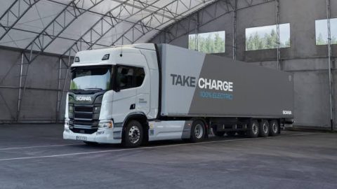 Scania mulai menguji teknologi Vehicle-to-Grid pada truk listrik. Inovasi ini memungkinkan truk menjadi penyimpan sekaligus pemasok energi ke jaringan listrik.