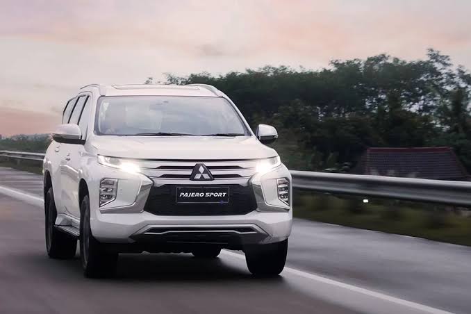 Mesin 4N15 pada Mitsubishi Pajero Sport dikenal irit, bertenaga, dan tangguh. Simak rahasia teknologi diesel modern yang bikin SUV ini tetap jadi favorit.