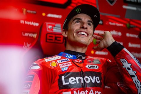 Marc Marquez resmi mendapat izin tampil di FP1 MotoGP Italia 2026 usai menjalani operasi kaki dan bahu. Comeback sang juara dunia langsung jadi sorotan jelang balapan Mugello.