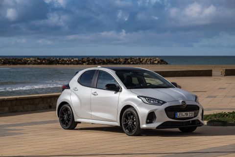 Mazda2 Hybrid 2026 resmi meluncur dengan fitur ADAS canggih. City car ini kini lebih aman, cerdas, dan efisien untuk kebutuhan berkendara harian di kota.