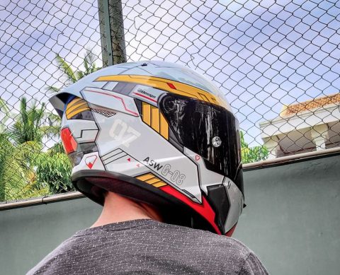 Memodifikasi helm bisa membuat tampilan lebih keren, tetapi harus tetap memperhatikan keselamatan. Simak tips aman modifikasi helm tanpa mengurangi fungsi pelindung kepala.