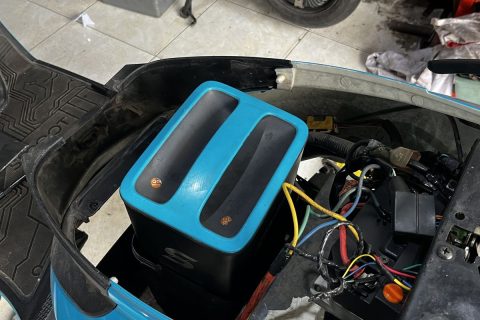 Wiring pada motor listrik memiliki peran vital dalam mengatur distribusi daya dan sistem kelistrikan kendaraan. Artikel ini membahas pentingnya wiring motor listrik, risiko jika bermasalah, serta fungsinya dalam menjaga performa dan keamanan.