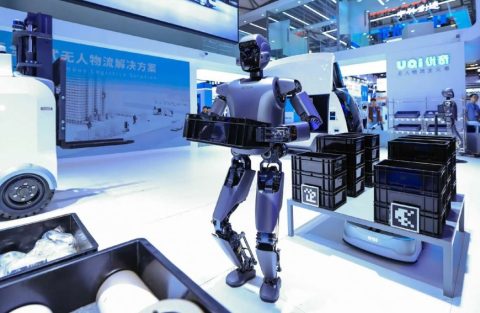 BYD menghadirkan inovasi baru dengan rencana menghadirkan robot humanoid di jaringan dealer mereka. Teknologi ini menjadi langkah baru yang menggabungkan otomotif, kecerdasan buatan, dan pengalaman pelanggan masa depan.