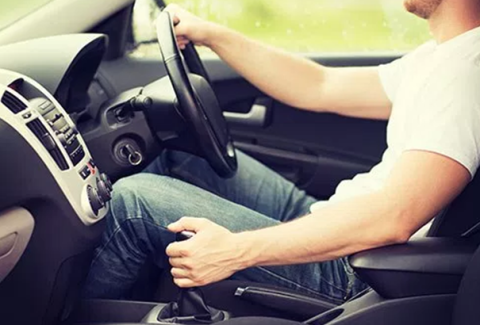 Bukan Cuma Soal Berkendara! Ini Alasan Mobil Manual Disebut Lebih Baik untuk Menjaga Kinerja Otak