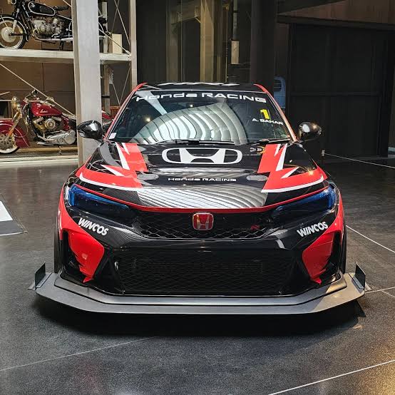Honda Racing Indonesia menjadikan Civic Type R Turbo sebagai andalan utama di berbagai ajang balap. Mobil sport ini mengusung performa tinggi dan teknologi turbo yang siap bersaing di lintasan kompetitif.