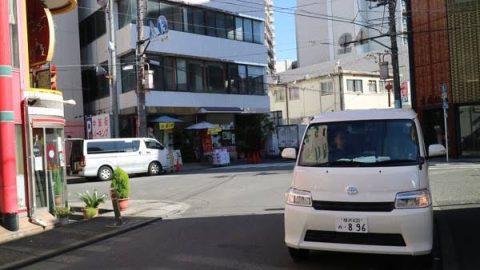 Toyota Town Ace kembali menarik perhatian di ajang BBQ Ride. Mobil niaga legendaris ini disebut sebagai “kakek” dari Daihatsu Gran Max karena perannya dalam sejarah kendaraan komersial ringan di Jepang dan Indonesia.