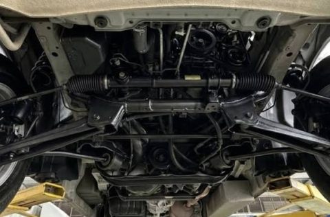 Kenali tanda-tanda rack steer mobil bermasalah sejak dini seperti setir tidak stabil, bunyi aneh, hingga ban aus tidak merata agar terhindar dari risiko kecelakaan.