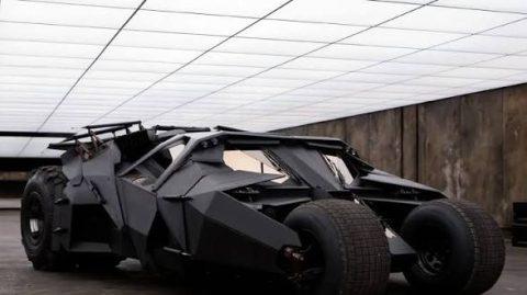 Batmobile Tumbler dibanderol sekitar Rp53,5 miliar dan menjadi salah satu mobil koleksi paling langka di dunia. Simak alasan di balik harga fantastis, desain ikonik, dan nilai eksklusifnya.