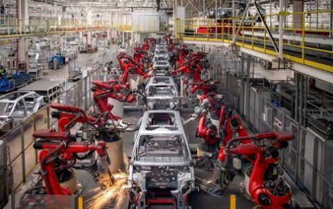 Industri otomotif China kini tidak lagi sekadar menjadi pasar terbesar dunia. Inovasi teknologi dan dominasi kendaraan listrik membuat produsen global seperti Honda dan Volkswagen belajar dari perkembangan pesat pabrikan asal Negeri Tirai Bambu.