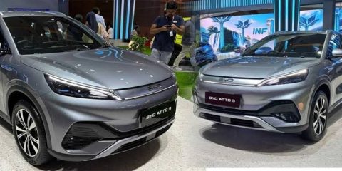 BYD kembali menarik perhatian publik dengan menghadirkan ATTO 3 dalam sebuah pameran otomotif. SUV listrik ini digadang-gadang menjadi andalan baru untuk memenuhi kebutuhan mobilitas urban dengan teknologi modern, desain futuristis, dan efisiensi tinggi.