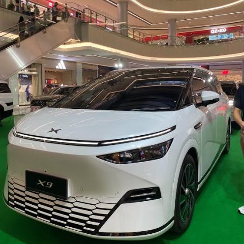 Ulasan kabin XPeng G6 yang minimalis, fungsional, dan penuh teknologi canggih. SUV listrik dari XPeng ini menawarkan pengalaman digital futuristik di dalam kabin.