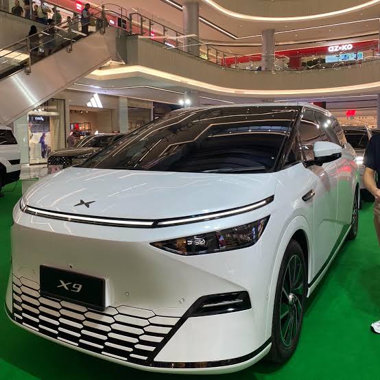 Ulasan kabin XPeng G6 yang minimalis, fungsional, dan penuh teknologi canggih. SUV listrik dari XPeng ini menawarkan pengalaman digital futuristik di dalam kabin.