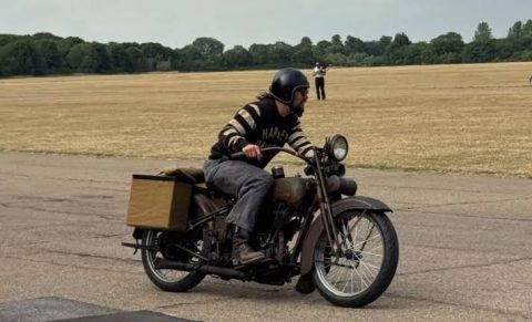 Sebuah Harley-Davidson berusia hampir 100 tahun menjadi sorotan setelah dimodifikasi menjadi motor hybrid. Perpaduan teknologi modern dan desain klasik ini memunculkan perdebatan sekaligus kekaguman di kalangan pecinta otomotif.