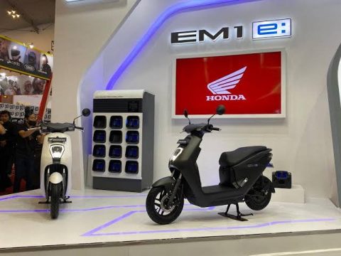 Honda dikabarkan siap meluncurkan dua motor listrik terbaru yang akan memperkuat lini elektrifikasi mereka. Langkah ini dinilai akan memperketat persaingan di pasar kendaraan roda dua listrik global.