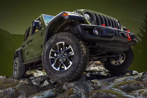 Jeep menghadirkan program unik menjelang Piala Dunia 2026. Produsen otomotif asal Amerika Serikat itu siap membagikan mobil Wrangler kepada konsumen jika Timnas AS berhasil meraih gelar juara dunia.