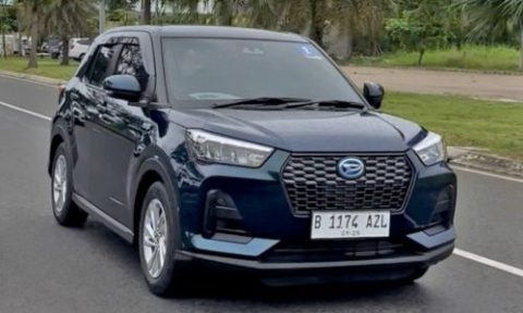 Fitur Smart Pedal pada Daihatsu Rocky Hybrid menghadirkan pengalaman berkendara yang lebih praktis dan efisien. Simak cara kerja, keunggulan, serta manfaat teknologi ini bagi pengemudi di berbagai kondisi jalan.
