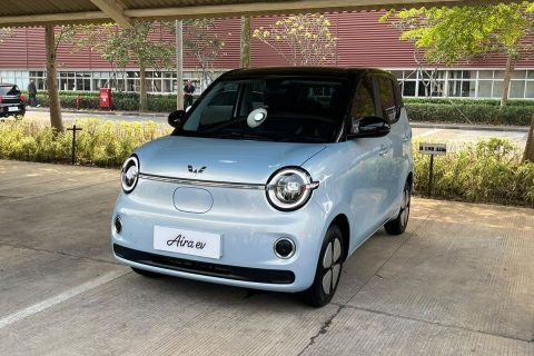 Wuling Aira EV dikabarkan akan dijual dengan harga di bawah Rp 200 juta. Simak bocoran harga, prediksi spesifikasi, fitur, dan peluang mobil listrik terbaru ini di pasar Indonesia.